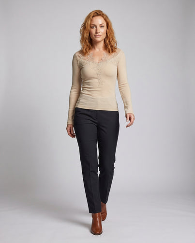 Damen elegantes Oberteil mit feiner Blumenstickerei und tiefem V-Ausschnitt