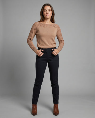 Damen elegantes Strickoberteil mit feinen Spitzenärmeln