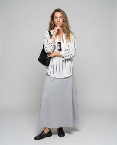 Damen entspannte Bluse mit modernen Streifen und Knopfdetails