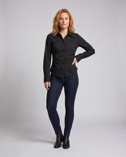 Damen figurbetonte Hemdbluse mit eleganter Knopfleiste und femininen Details