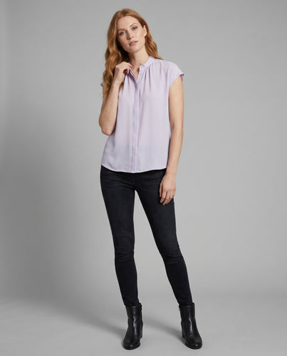 Damen Kurzarmbluse mit elegantem Stehkragen und feinen Knopfdetails