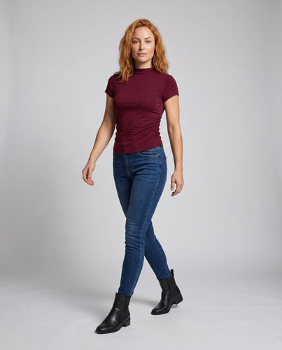 Damen Kurzarmshirt mit eleganter Raffung