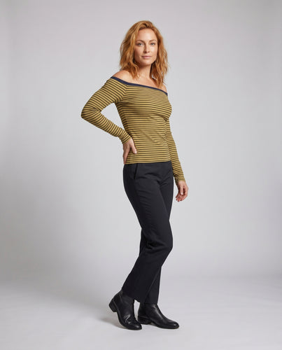 Damen Langarmshirt mit einem schulterfreien Design und modischem Streifenmuster