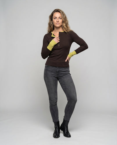 Damen Langarmshirt mit kontrastierendem Kragen und Knopfdetails
