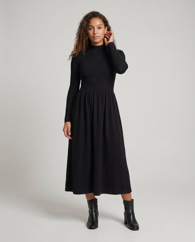 Damen Maxikleid mit hohem Kragen und elegantem Rundstrickdesign