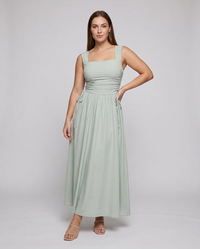 Damen Sommerkleid mit zarten Rüschendetails und schmalen Trägern