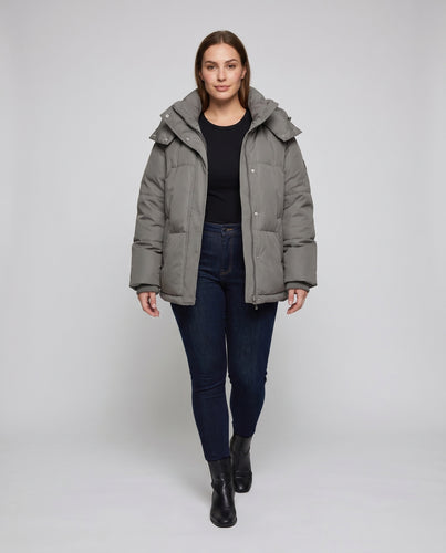 Damen Steppjacke mit hohem Kragen und praktischen Taschen