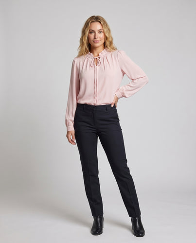 Damen elegante Bluse mit Rüschenkragen und zarten Stickereien