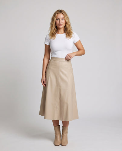 Damen Elegante, figurbetonte Bluse aus hochwertigem Material