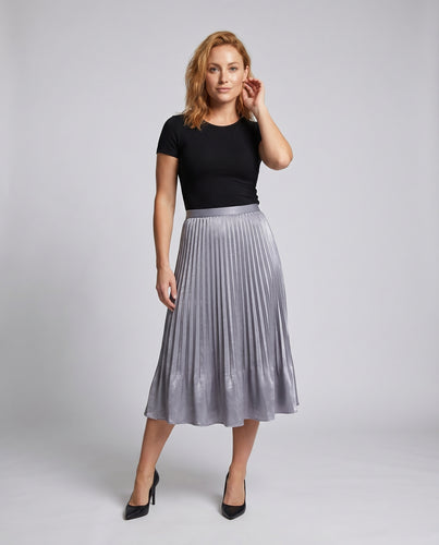 Damen Eleganter schwingender Plisseerock aus glänzendem Material