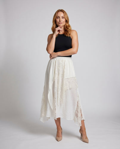 Damen Langer, luxuriöser Rock mit floralen Spitzenakzenten und asymmetrischem Design