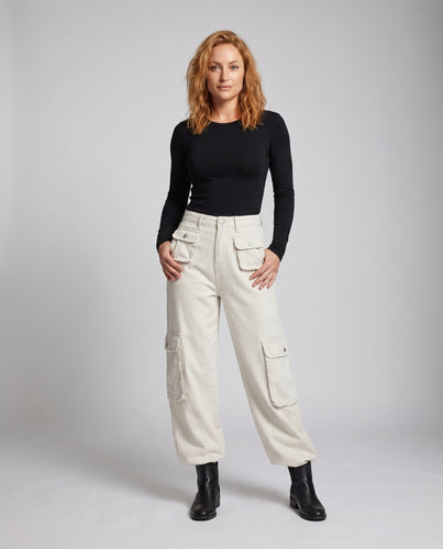 Damen Cargo-Hose mit weitem Schnitt und praktischen Seitentaschen