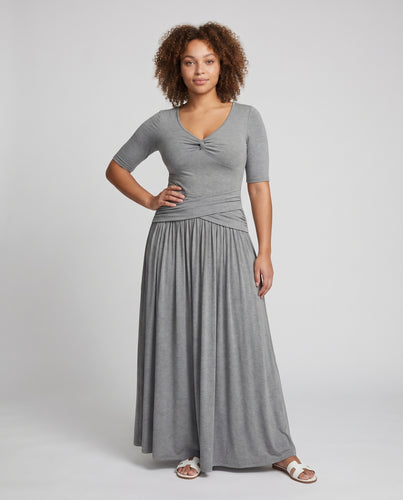Damen Elegantes Ballkleid mit fließendem Rock und raffinierten Details