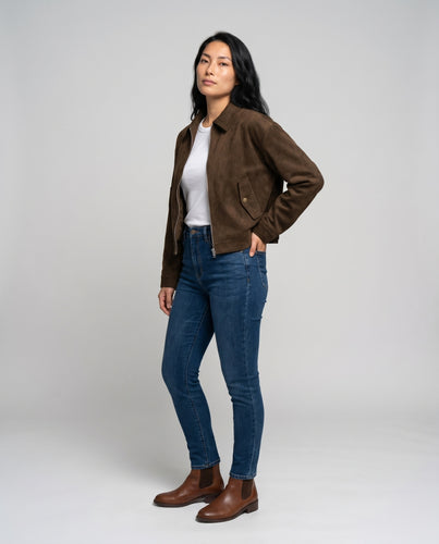 Damen Fließende Wildlederjacke mit klassischem Kragen und praktischen Taschen