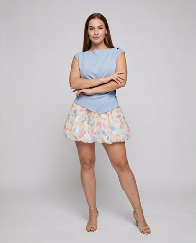 Damen fließendes Sommerkleid mit floralem Chiffon und zarten Rüschen