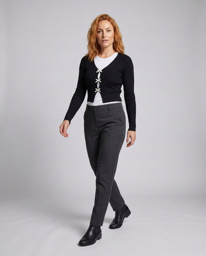 Damen Kurzarm-Strickjacke mit eleganten Knopfdetails und feiner Struktur