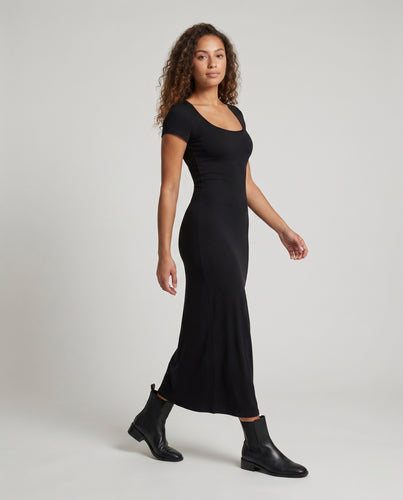 Damen Langskleid mit schmalem Schnitt und zeitlosem Design