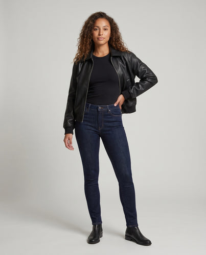 Damen Lederjacke mit strukturiertem Design und bequemen Taschen