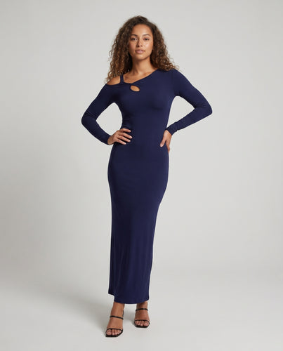 Damen Maxikleid mit schulterfreier Silhouette und eleganten Rüschendetails