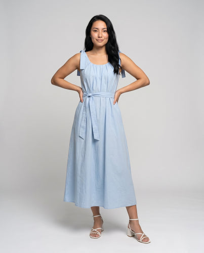 Damen Maxikleid mit zarten Rüschen und tailliertem Gürtel