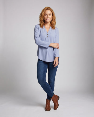 Damen Bluse mit elegantem V-Ausschnitt und dekorativen Knopfdetails
