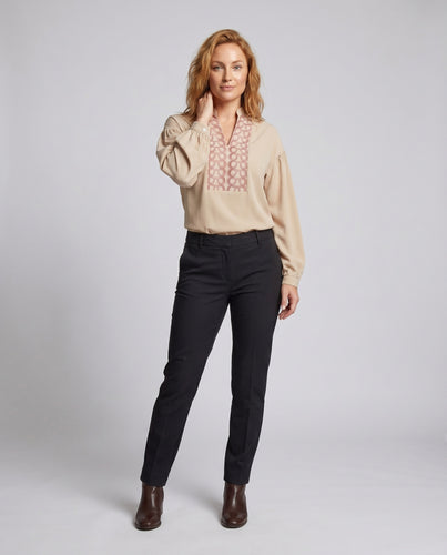 Damen Bluse mit elegantem V-Ausschnitt und zarter Stickerei