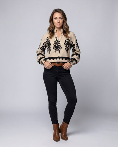 Damen Bluse mit filigranem Blumenmuster und eleganten Knopfdetails