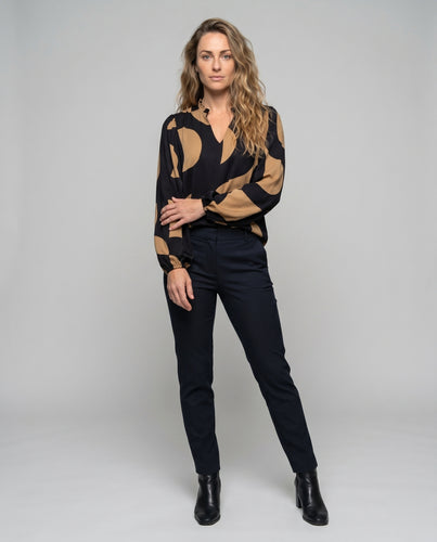 Damen Bluse mit modischem V-Ausschnitt und dekorativen geometrischen Mustern
