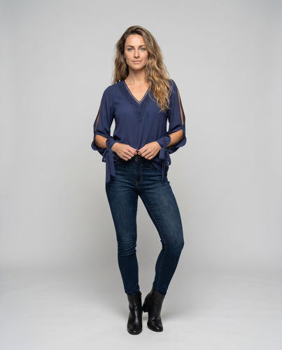 Damen Bluse mit raffinierten Cut-Out-Ärmeln und elegantem Spitzeneinsatz