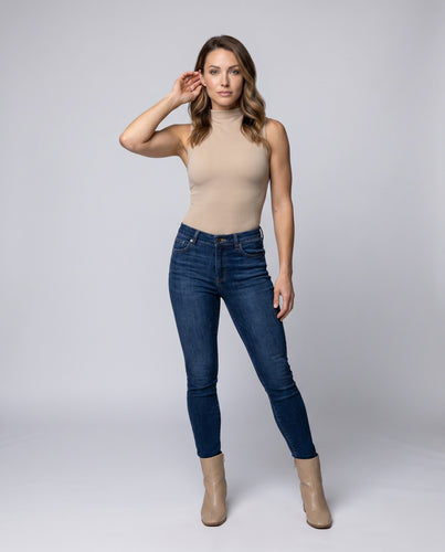 Damen Body mit schmalem Stehkragen und feinem Rippenmuster