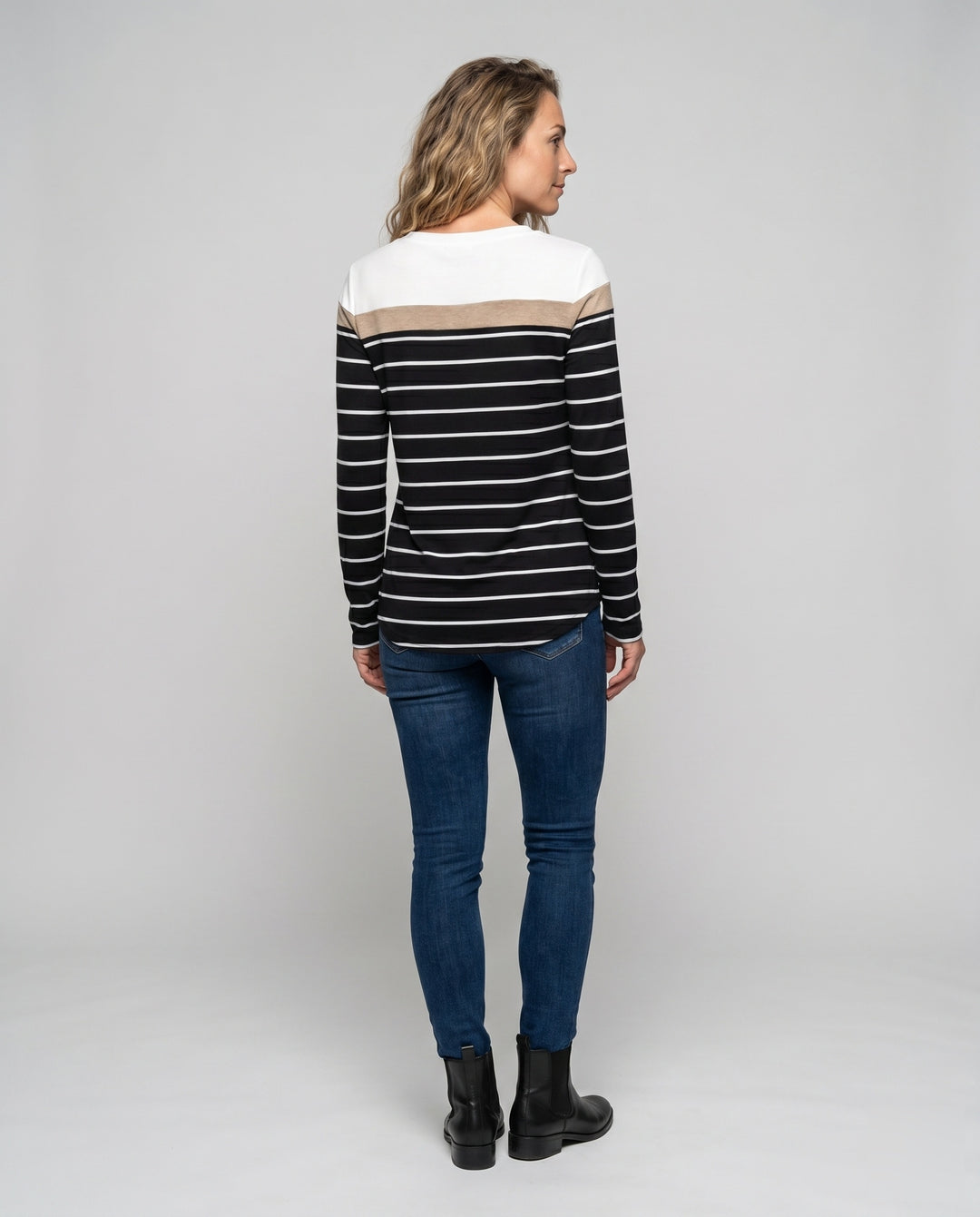 Product 15634923651402 - back_view