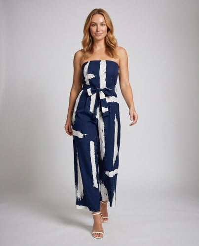 Damen Jumpsuit mit trägerlosem Design und stylishen Bindegürtel