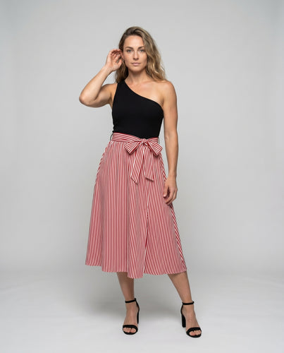 Damen Kleid mit asymmetrischem Schnitt und seitlichem Schlitz