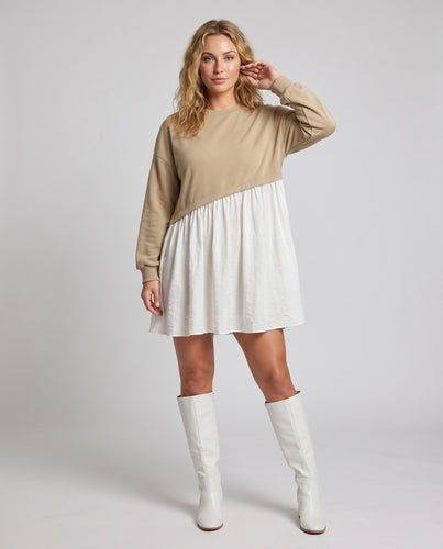 Damen kombinierter Sweatkleid mit lässigem Oberteil und schwingendem Rock