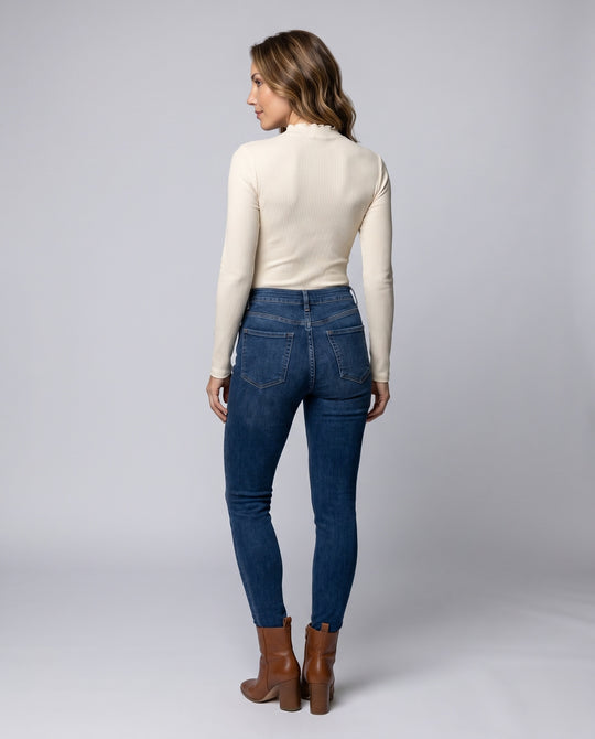 Product 15634936299850 - back_view