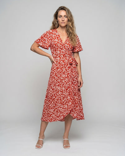 Damen Maxikleid mit seitlichem Schlitz und femininen Rüschendetails