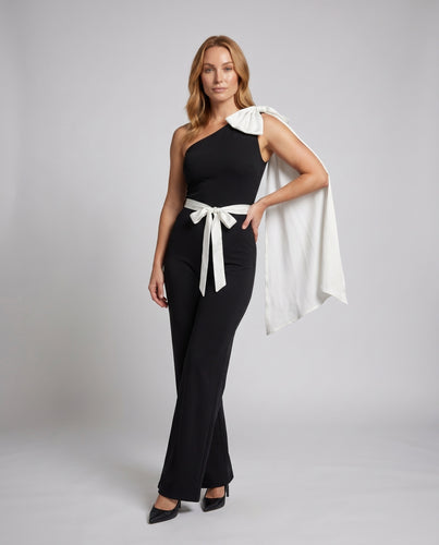 Damen One-Shoulder Jumpsuit mit eleganter Schleifen-Applikation und tailliertem Gürtel