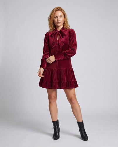 Damen Plisseekleid mit elegantem Schleifenkragen und Rüschen