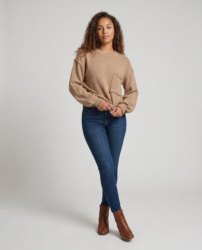 Damen Strickpullover mit einzigartigen Strukturdetails und einer praktischen Brusttasche