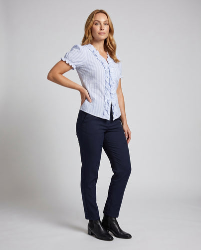 Damen Bluse mit Rüschendetails und feiner Streifenstruktur