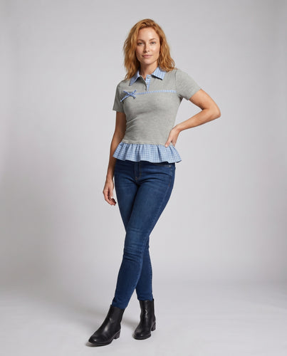 Damen Blusenshirt mit modischen Karo-Details und elegantem Rüschensaum