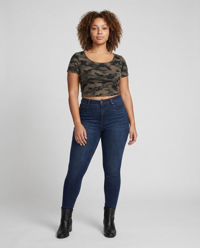 Damen Crop-Top mit einzigartigem Camouflage-Muster und weitem Schnitt