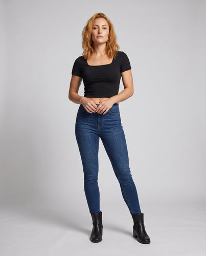 Damen Figurbetontes Kurzarm Cropped Shirt mit U-Boot Ausschnitt
