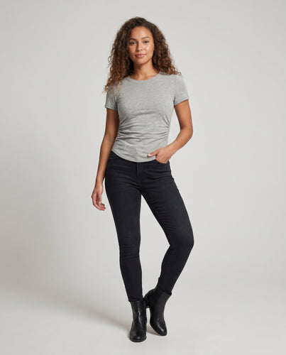 Damen Figurbetontes Kurzarmshirt mit Raffung und lässigem Schnitt