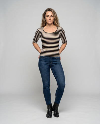 Damen Figurbetontes Streifen T-Shirt mit Rundhalsausschnitt und modernem Design