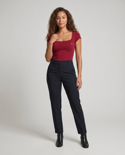 Damen Figurumspielendes Kurzarm-Shirt mit tiefem Ausschnitt und praktischer Brusttasche