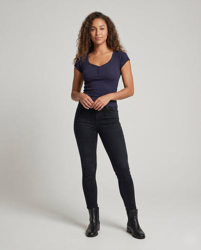 Damen körperbetontes Kurzarmshirt mit modischem Knopfdesign