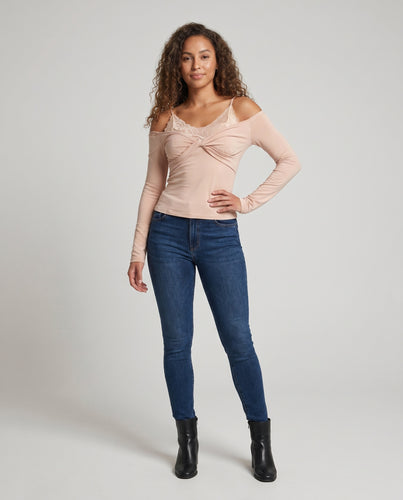 Damen Langarmshirt mit elegantem Spitzenüberzug und Wickeldetail