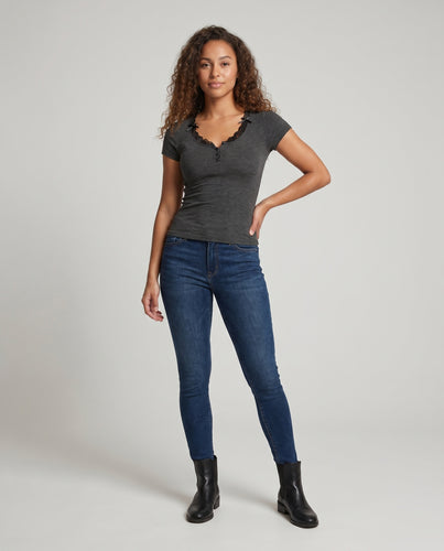 Damen Shirt mit Spitzenverzierung und Knopfleiste