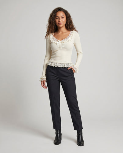 Damen Spitzenoberteil mit zarten Rüschendetails
